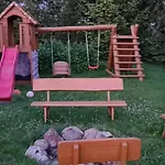 Dworek Wiatrow Bed & Breakfast Debogory