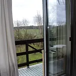 Dworek Wiatrow Bed & Breakfast 3*