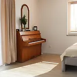 Dworek Wiatrow Bed & Breakfast Debogory