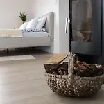 Dworek Wiatrow Bed & Breakfast Debogory