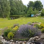 Dworek Wiatrow Bed & Breakfast Debogory