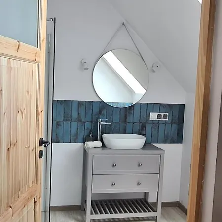 Bed and breakfast Dworek Wiatrów 3*
