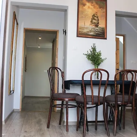Dworek Wiatrow Bed & Breakfast *