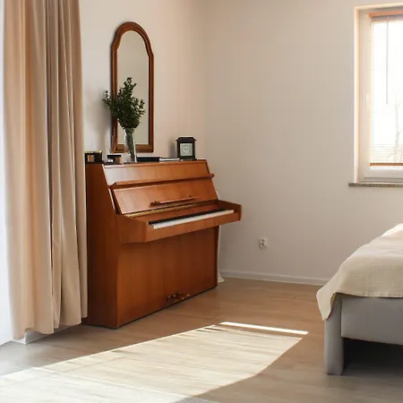 Dworek Wiatrów Bed and breakfast Debogory