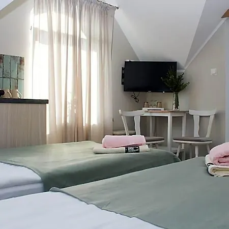 Dworek Wiatrów Bed and breakfast 3*