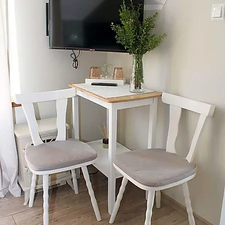 Bed and breakfast Dworek Wiatrów 3*