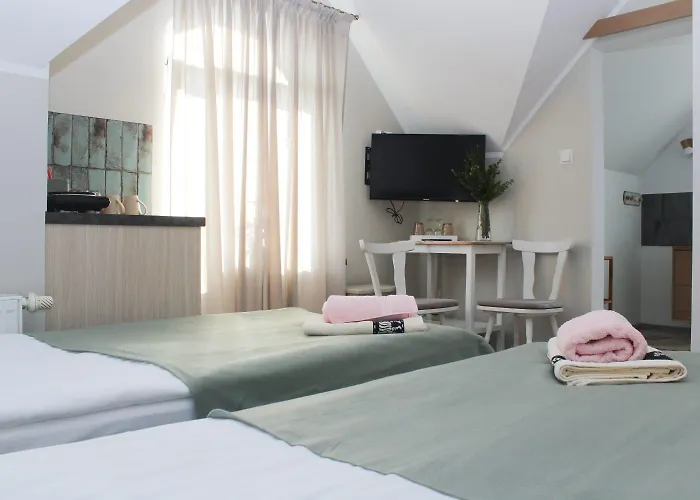 Bed and breakfast Dworek Wiatrów 3*